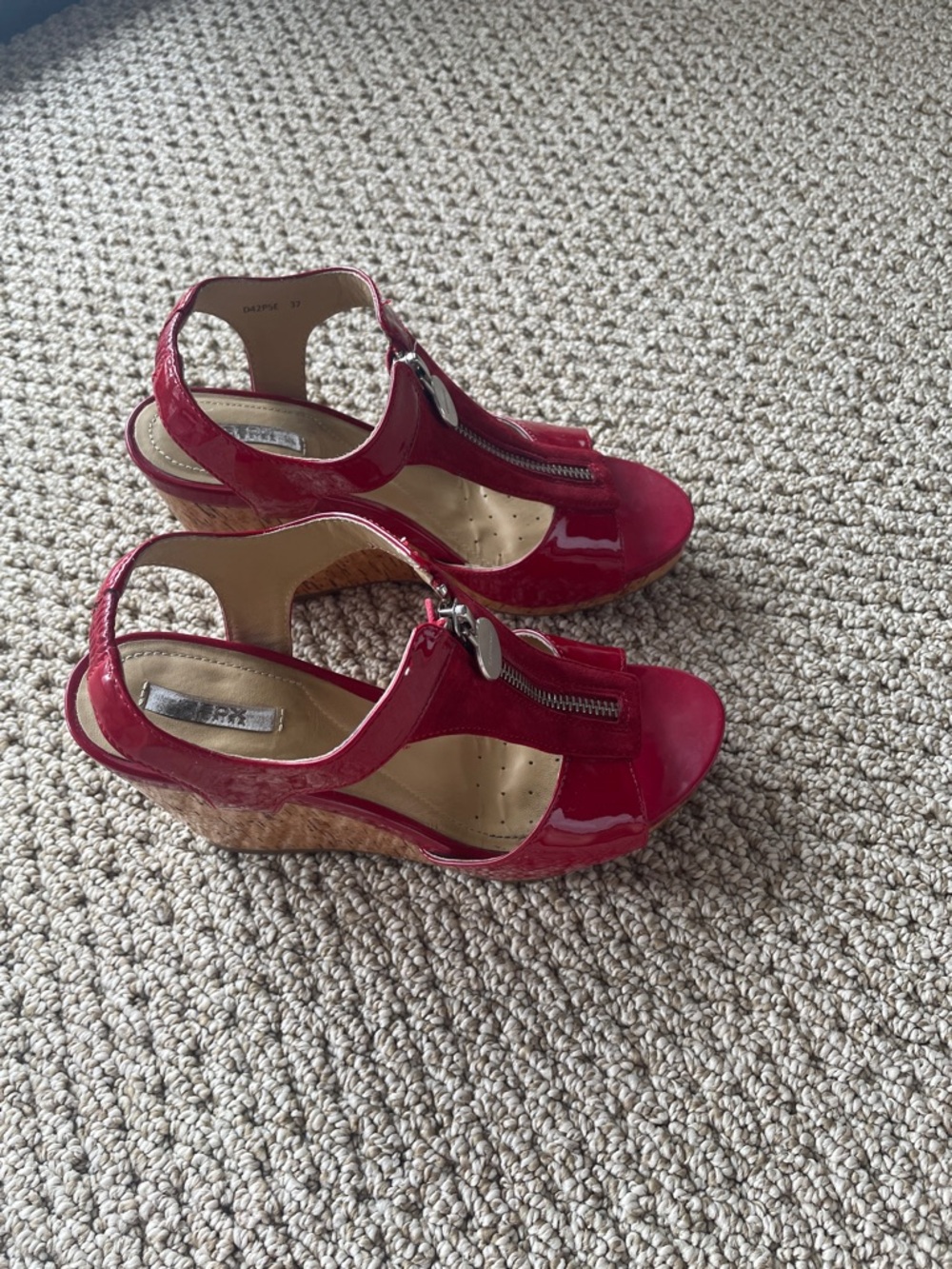 Geox  Zipper T-Strap Women's Wedge Sandals